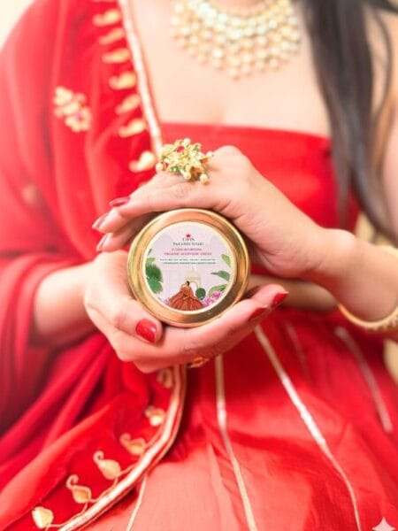 Ojas ParamSundari Organic Ayurvedic Ubtan (100GM)